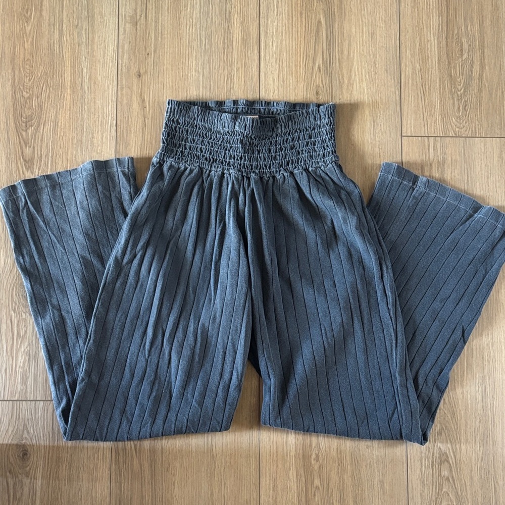 People of Leisure Gray Wide-Leg Smocked Pants 100% organic cotton size Medium